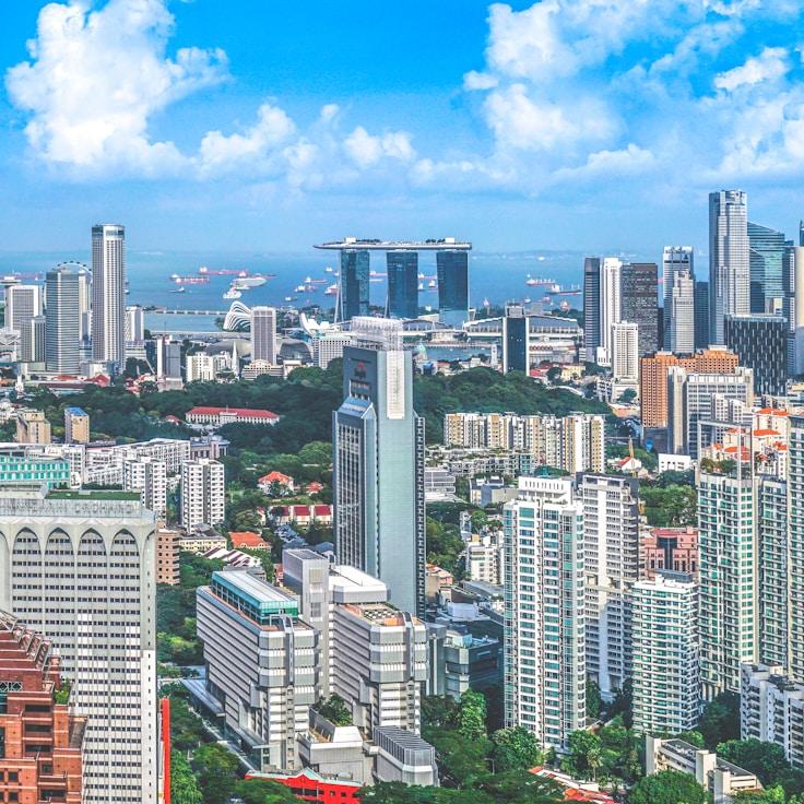 Parents evaluating schools in Spain